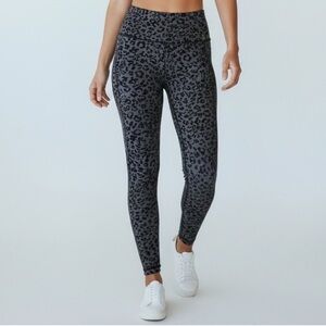 Athleta Grey/Black Cheetah Print 7/8 Leggings